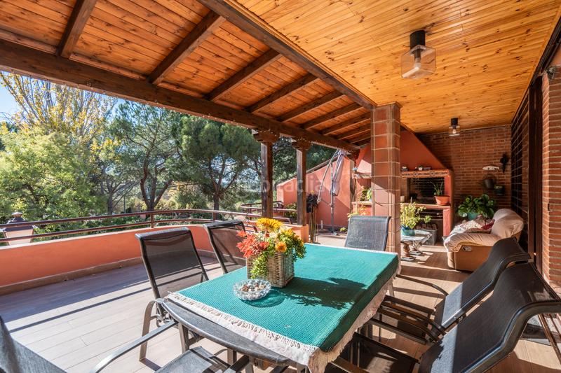 Foto a5555acc-818b-4457-a0d4-d69a621e847e. Casa adossada amb xemeneia calefacció aparcament piscina a Galapagar