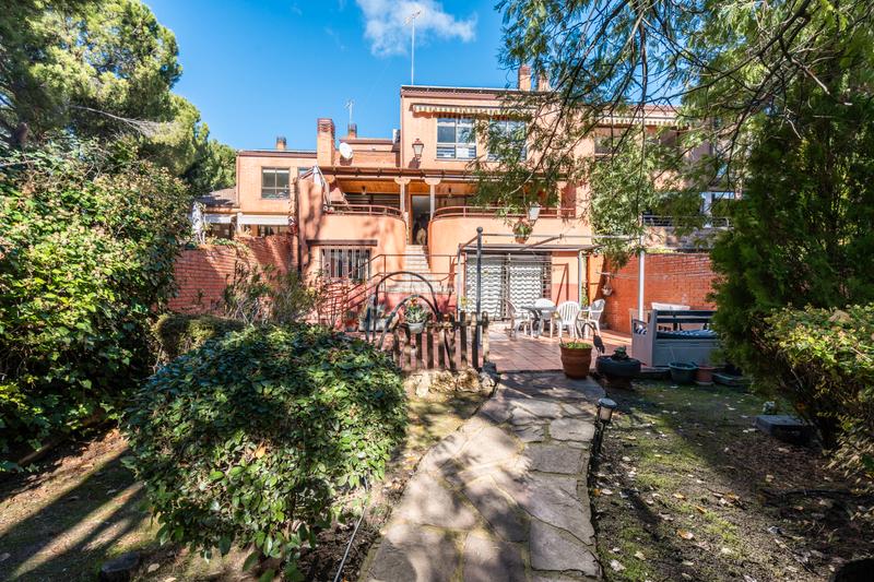 Foto cb2fc3a0-ae74-4a05-98b8-d6d472ef15ea. Casa adossada amb xemeneia calefacció aparcament piscina a Galapagar