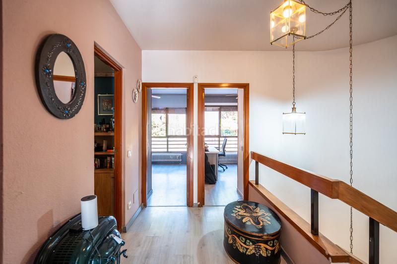 Foto e3f7e4b5-9c8d-43ae-9764-ee1e6d42267a. Casa adossada amb xemeneia calefacció aparcament piscina a Galapagar