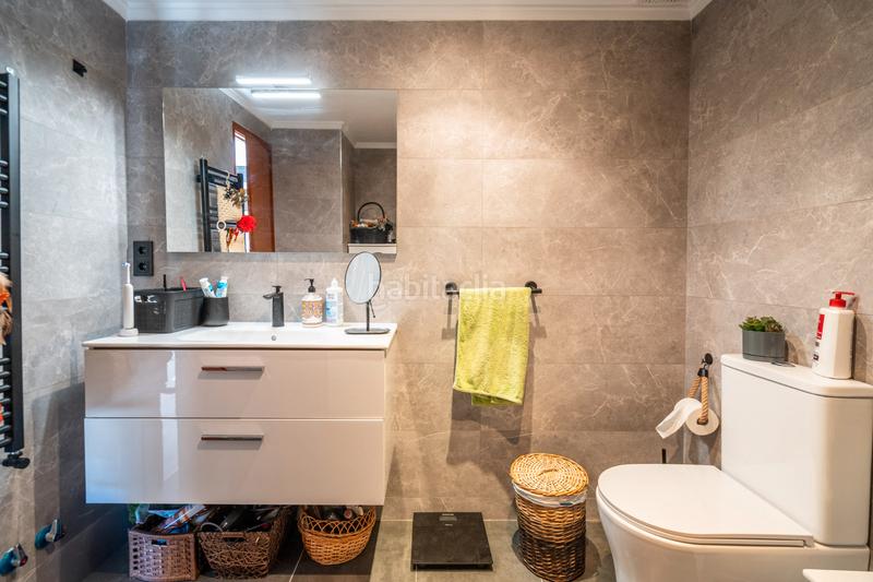 Foto ecafdbbb-8d80-4c2c-8050-8136f6e2bfb4. Casa adossada amb xemeneia calefacció aparcament piscina a Galapagar