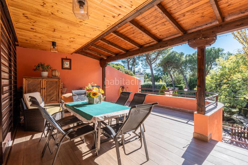 Foto f42f20d0-448e-4ac3-9c56-99b9cbc0eee5. Casa adossada amb xemeneia calefacció aparcament piscina a Galapagar