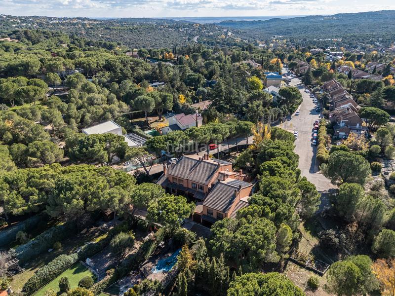Foto fe7a4fcc-4e61-4f6e-ae5c-dd0f91fc0a8e. Casa adossada amb xemeneia calefacció aparcament piscina a Galapagar