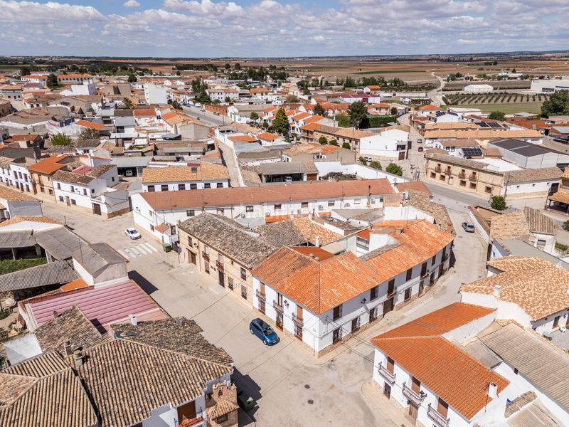 Foto b8a20f62-5863-441e-823a-6bfae6c6b387. Edifici a Toboso (El)