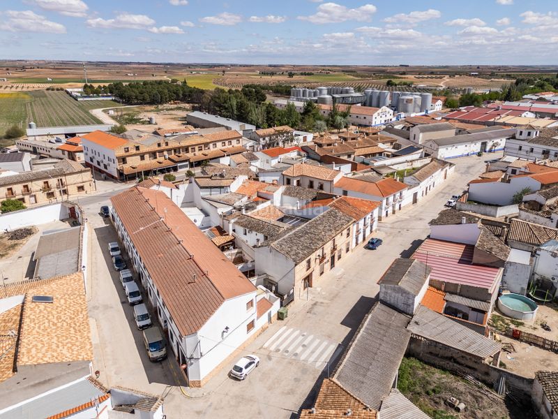 Foto ffb70280-084b-4fe1-bf06-f4c307e8b3e6. Edifici a Toboso (El)