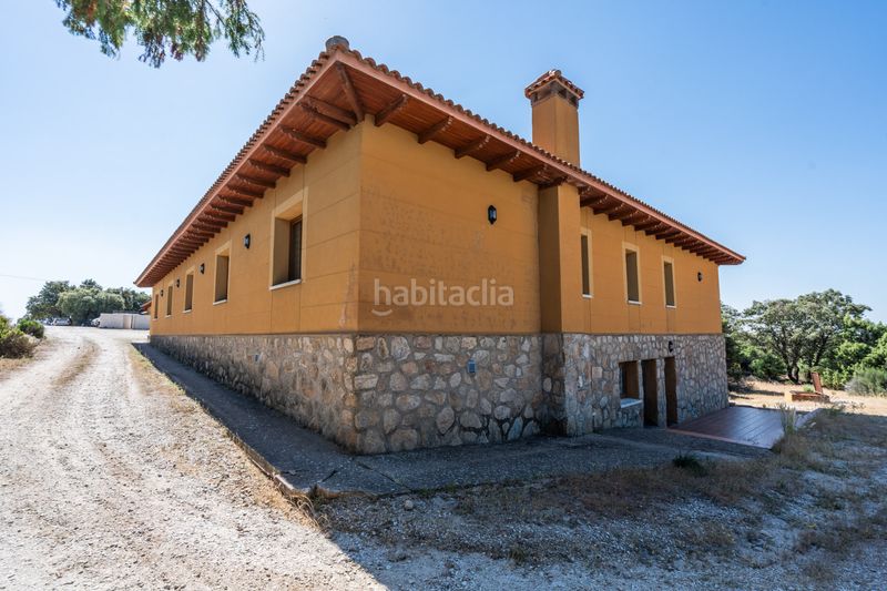 Foto 44d6c94e-4607-41ee-9ed5-6b7ce4b441e0. Masia amb xemeneia calefacció a Cenicientos