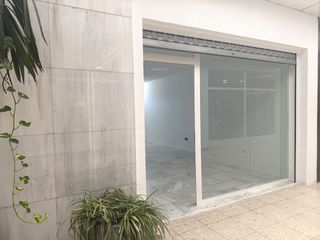 Local Comercial a Avenida de atenas 1. ^**^local comercial reformado con gran escaparate y múltiples po