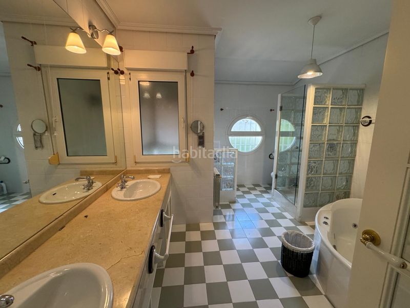 Foto 4d0f9ebe-a91e-4a23-bf86-f8d346cea060. Casa adossada amb xemeneia calefacció aparcament piscina a Galapagar