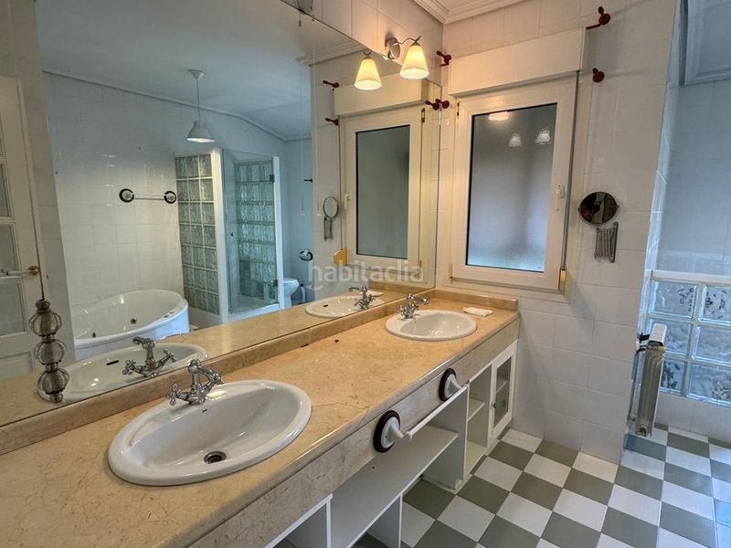 Foto b2b1b09d-4bb9-4323-b672-4c29836d04fc. Casa adossada amb xemeneia calefacció aparcament piscina a Galapagar