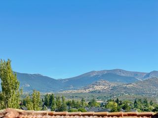 Towny house in Guadarrama. Chalet pareado en planta baja con patio y garaje en el centro de