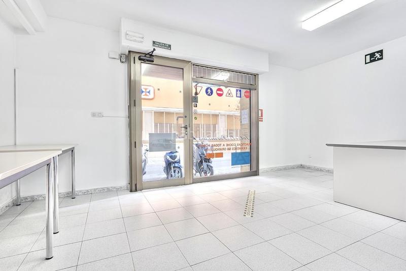 Foto bd68a8be-a1fd-4828-9dcf-1d36df04878d. Local commercial dans Artigues Badalona