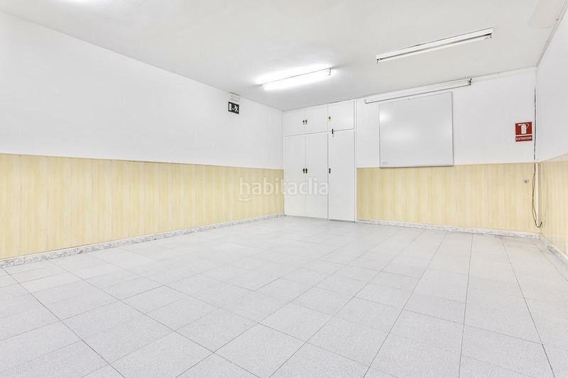 Foto d4f5306d-d7bf-4323-8d14-fe6256830ea7. Local commercial dans Artigues Badalona