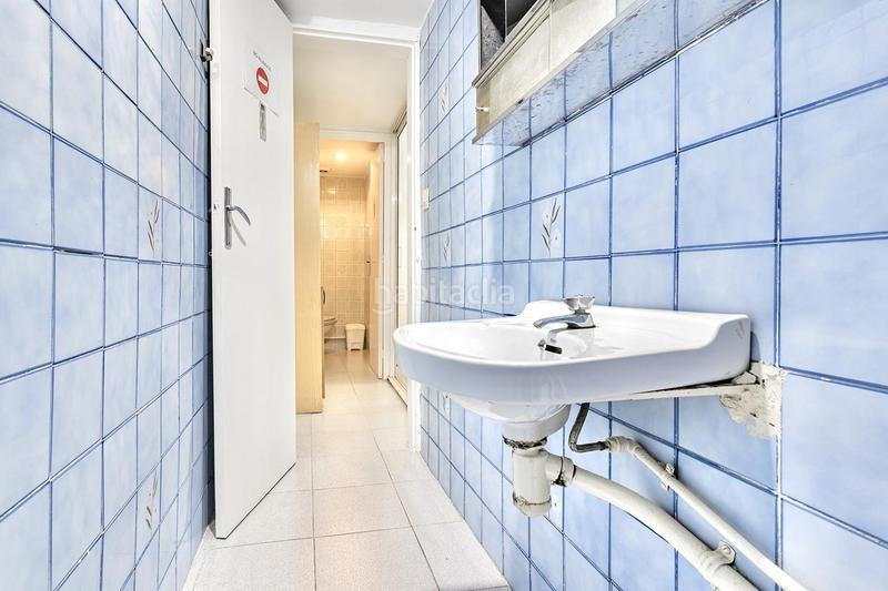 Foto f0aa5874-d87e-4ab1-8dd1-5cdfe55e7b05. Local commercial dans Artigues Badalona