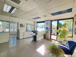 Lloguer Local Comercial  Avenida de machupichu. Local a pie de calle para compartir