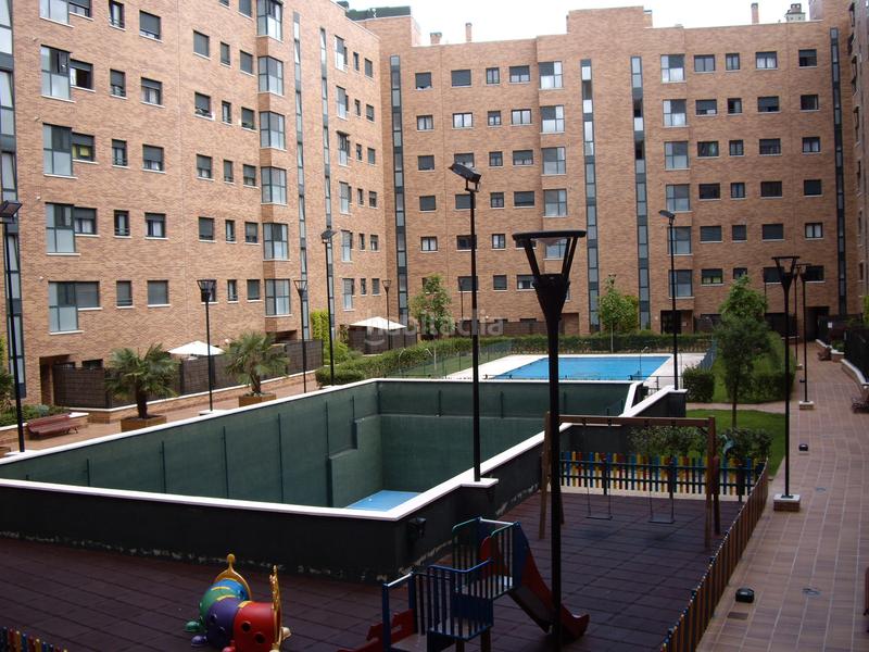 Foto 3f13ce6d-ad31-4a71-b322-d64b838ab8f3. Miete etagenwohnung mit heizung parking pool in Sanchinarro Madrid