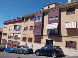 Rent Flat  Calle de la liberación. Piso de dos dormitorios en pinar del rey