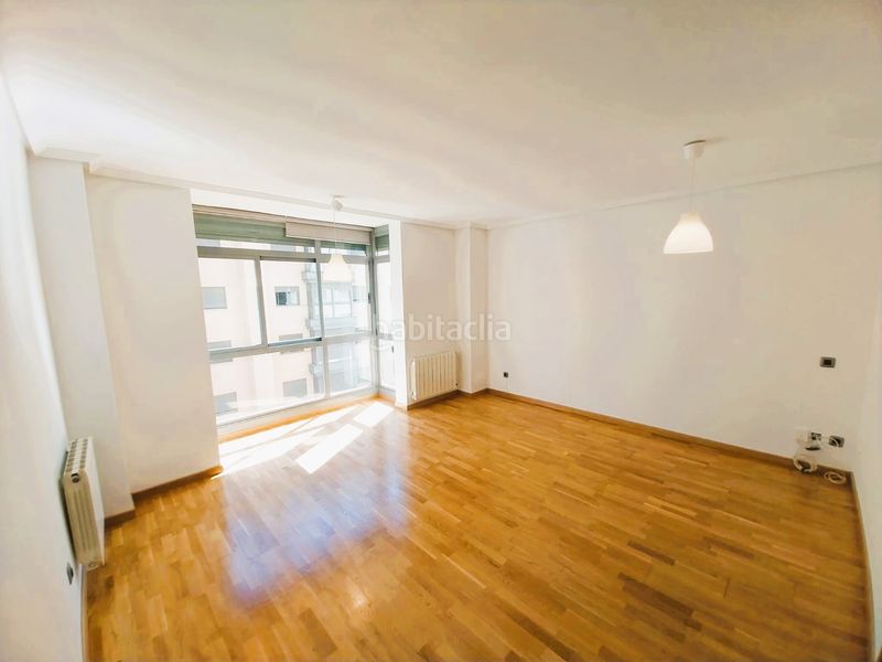Foto 1644d0f8-16b4-4bf6-b3d5-2a394c870ab2. Rent flat with heating parking pool in Sanchinarro Madrid