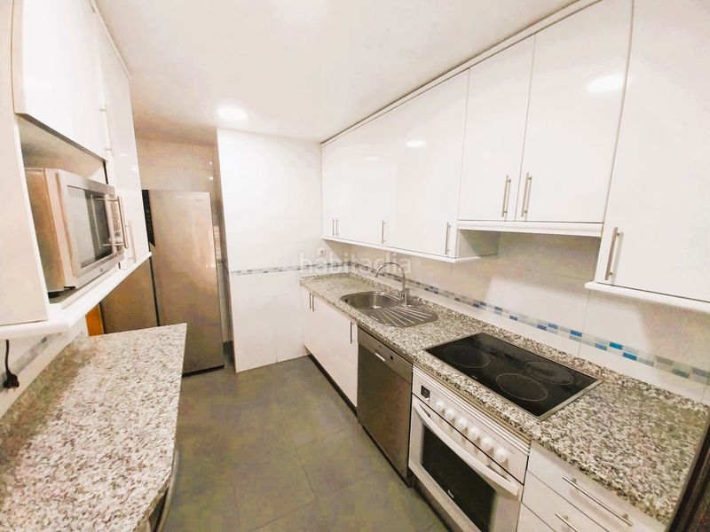 Foto 4bbe2434-c2a8-445c-a65f-2feb145c9976. Rent flat with heating parking pool in Sanchinarro Madrid