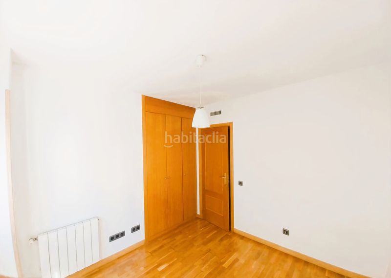Foto e33dfa79-0c0a-4a31-84a6-a63707c43716. Rent flat with heating parking pool in Sanchinarro Madrid