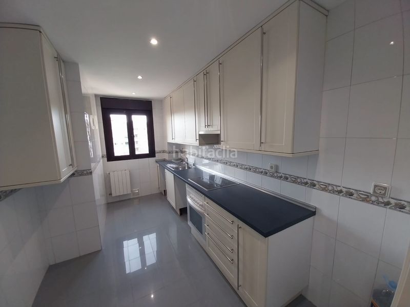 Foto 6ad6b6e8-77b9-45ba-91e5-15a8fff49b06. Rent flat with heating parking pool in Centro Alcobendas