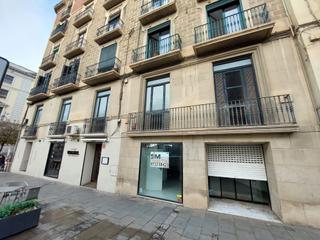 Alquiler Local Comercial en Avinguda de blondel 8. Local ubicado en la mejor zona comercial, con un superficie tota