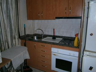 Apartament a Centre Histric. Estudio, saln con cocina americana y salida a balcn exterior,