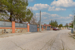 Casa a Colmenar de Oreja. Ezan pone a la venta chalet independiente de segunda mano en col