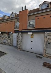 Haus in Laguna Park. Ezan pone a la venta un fabuloso chalet adosado en parla madrid.