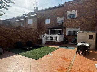 Maison jumelée à Hospital. Casa en venta en valdemoro