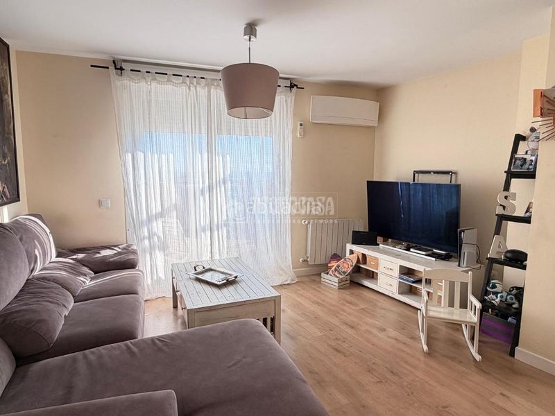 Foto 6975e459-5fb6-470d-8029-0c65a20da9f1. Àtic amb calefacció aparcament piscina a Hospital Valdemoro