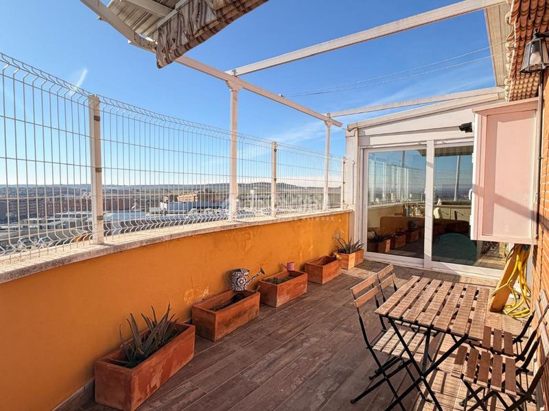 Foto c0084733-f1ed-44ef-810f-67dc001ac956. Àtic amb calefacció aparcament piscina a Hospital Valdemoro