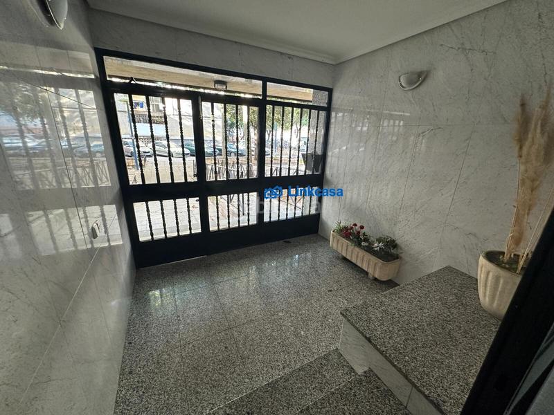 Foto 09558a45-21e1-4735-ab86-989fa8c8dad0. Piso  con garaje, terraza y tres dormitorios en Parla