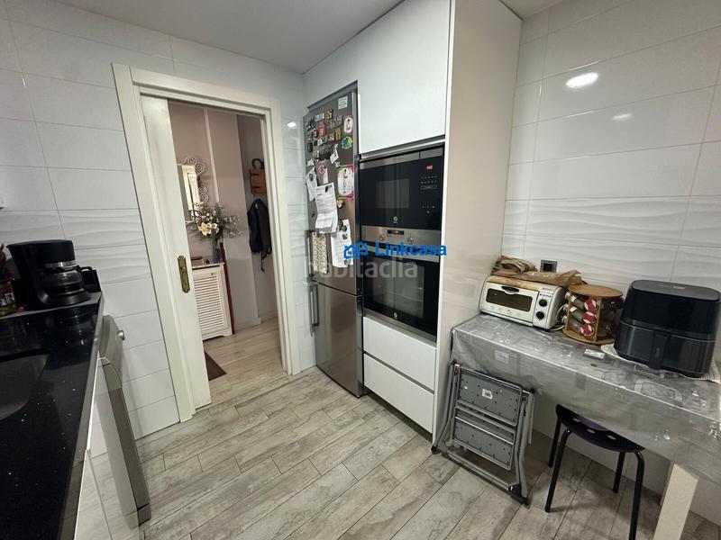 Foto b85ac343-7a86-452b-8a9b-29fed2a578f4. Piso  con garaje, terraza y tres dormitorios en Parla