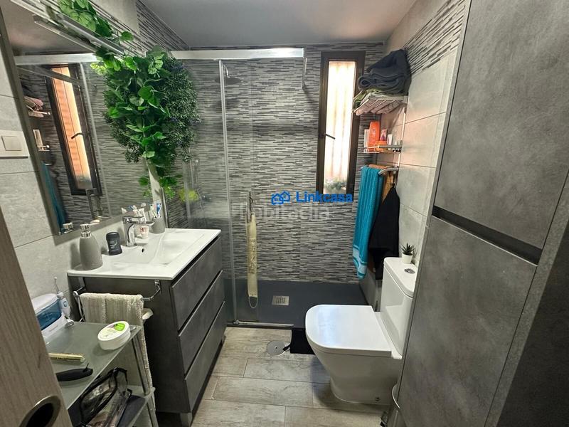 Foto f73828f5-7209-466a-898e-d035c71a678d. Piso  con garaje, terraza y tres dormitorios en Parla