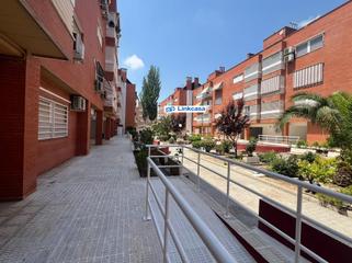 Pis  Calle trones. Piso de 2 dormitorios con ascensor y garaje en la zona de las ág