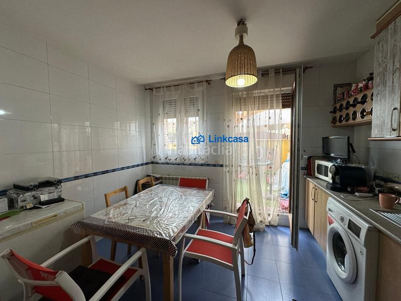 Foto 5bf6364b-8ce4-48db-a796-6c85018a2759. Casa adossada amb calefacció aparcament piscina a Fuenlabrada