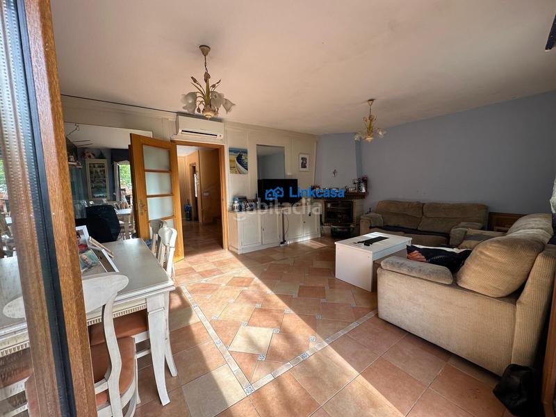 Foto 690a861d-9ab3-4165-9be8-a6fd63e96583. Casa adossada amb calefacció aparcament piscina a Fuenlabrada