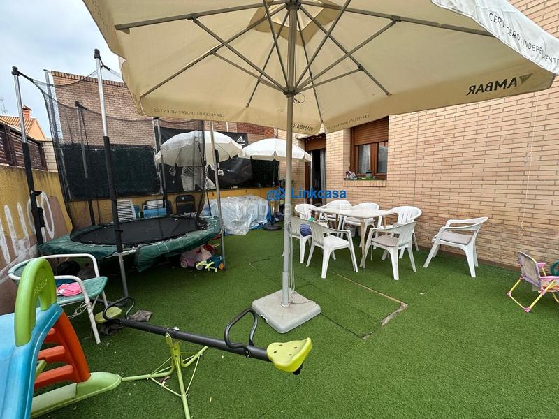 Foto 7a5e5d09-b6ae-4262-95b9-b08df099355e. Casa adossada amb calefacció aparcament piscina a Fuenlabrada
