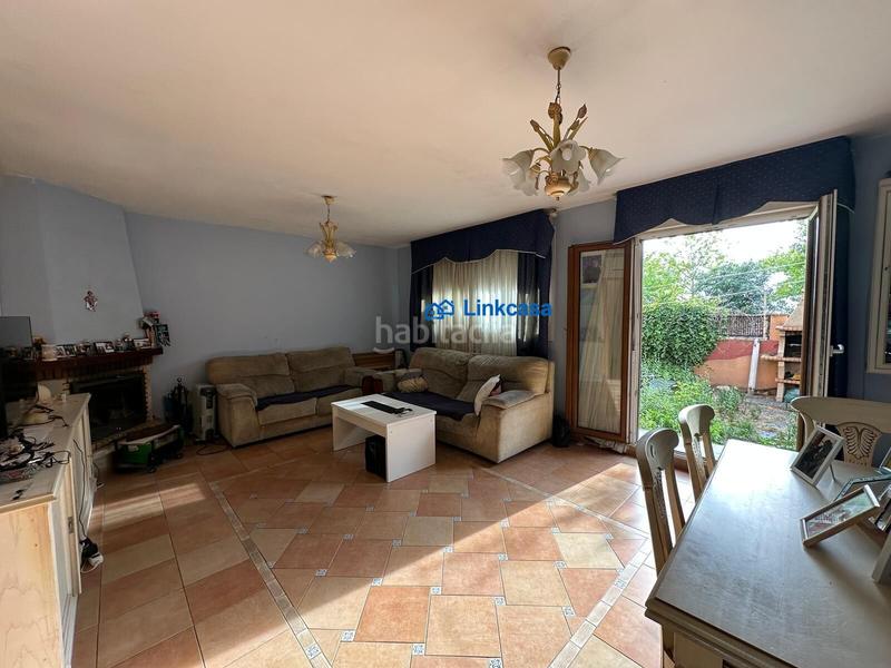 Foto 83a29423-3181-47dd-90cc-e81a6b59fc3c. Casa adossada amb calefacció aparcament piscina a Fuenlabrada