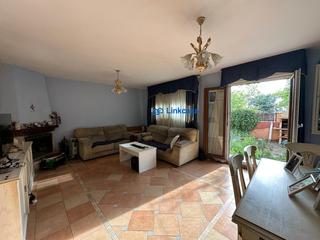Reihenhaus  Calle garcilaso de la vega. Chalet de tres plantas con piscina en fuenlabrada