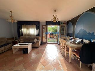 Semi detached house in Loranca. Chalet de tres plantas con piscina en fuenlabrada