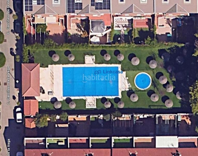 Foto c49815d0-5b7c-49f0-9a64-2ea715fbe2c1. Casa adossada amb calefacció aparcament piscina a Fuenlabrada