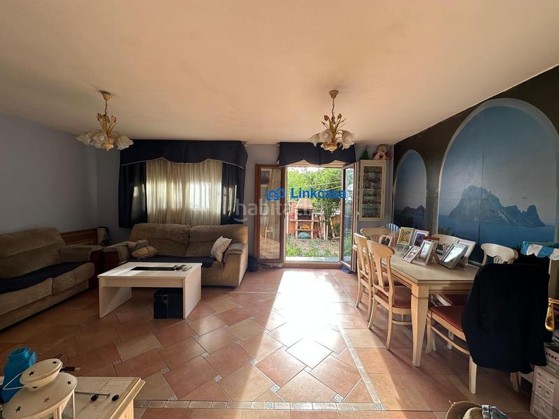 Foto e9bf907d-12ab-4abd-8975-e772fa68e4d0. Casa adossada amb calefacció aparcament piscina a Fuenlabrada