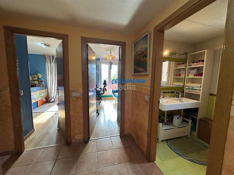 Foto f731ba43-7882-4dcc-9596-8a4de8102461. Casa adossada amb calefacció aparcament piscina a Fuenlabrada