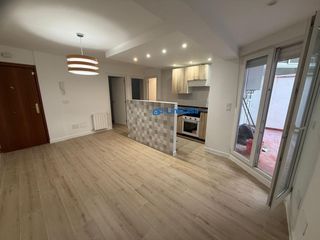 Etagenwohnung  Ferroviarios. Piso de tres dormitorios con patio en usera almendrales