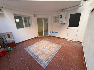 Pis  Ferroviarios. Piso de tres dormitorios con patio en usera almendrales