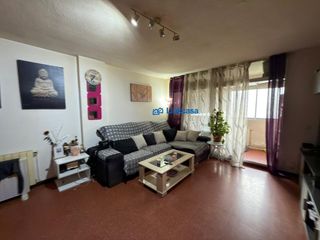 Pis  Paseo santiago de compostela. Bajo con gran terraza acristalada en paseo de santiago de compos