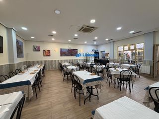 Edificio  Calle de federico grases. Edificio con restaurante y dos viviendas en la colonia de la pre