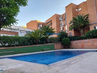 Pis  Calle consuelo guzman. Piso de 3 dormitorios con piscina y trastero