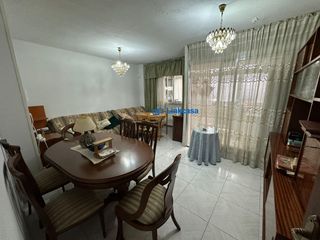 Pis  Mercedes arteaga. Piso de dos dormitorios con patio cerca del metro urgel