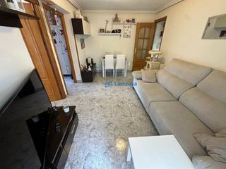 Piso  Calle villalobos. Piso para entrar a vivir en portazgo. dos dormitorios y ascensor